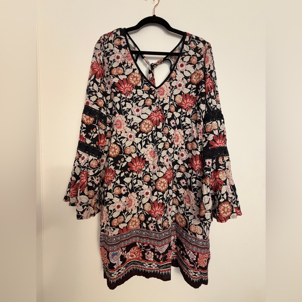 Xhilaration Tunic Blouse Womens XL‎ Black Floral Bell Sleeve Boho Top Crocheted